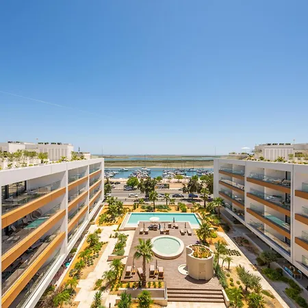 Apartamento By The Marina - Modern With Pools & Gym