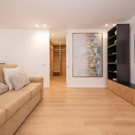Apartamento By The Marina - Modern With Pools & Gym