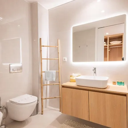 By The Marina - Modern With Pools & Gym *
